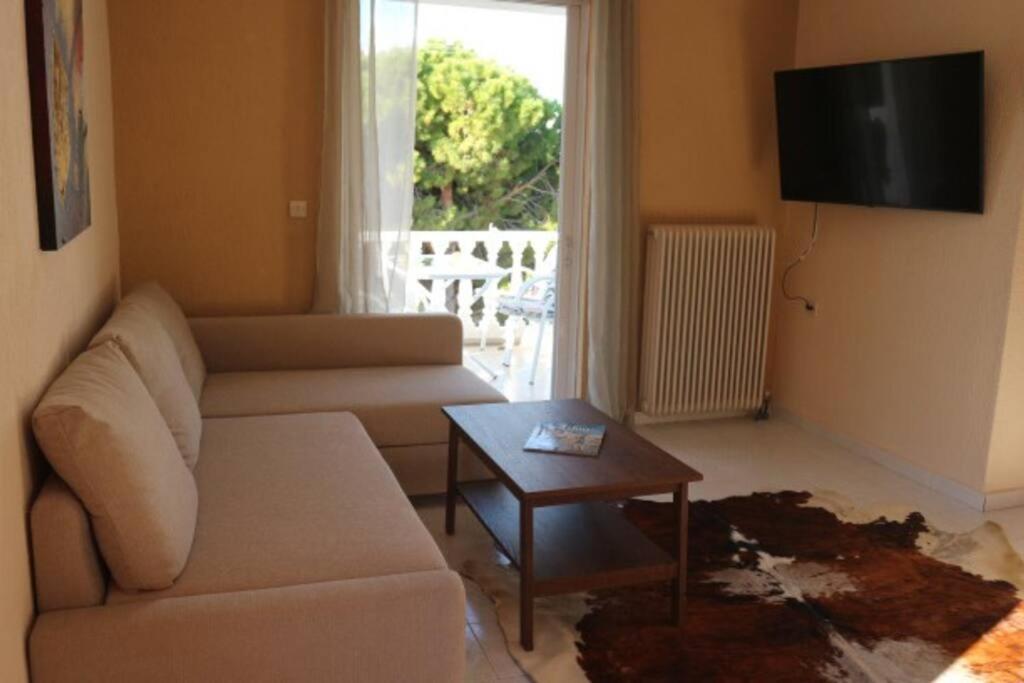 Anestis Apartment Akráta Buitenkant foto