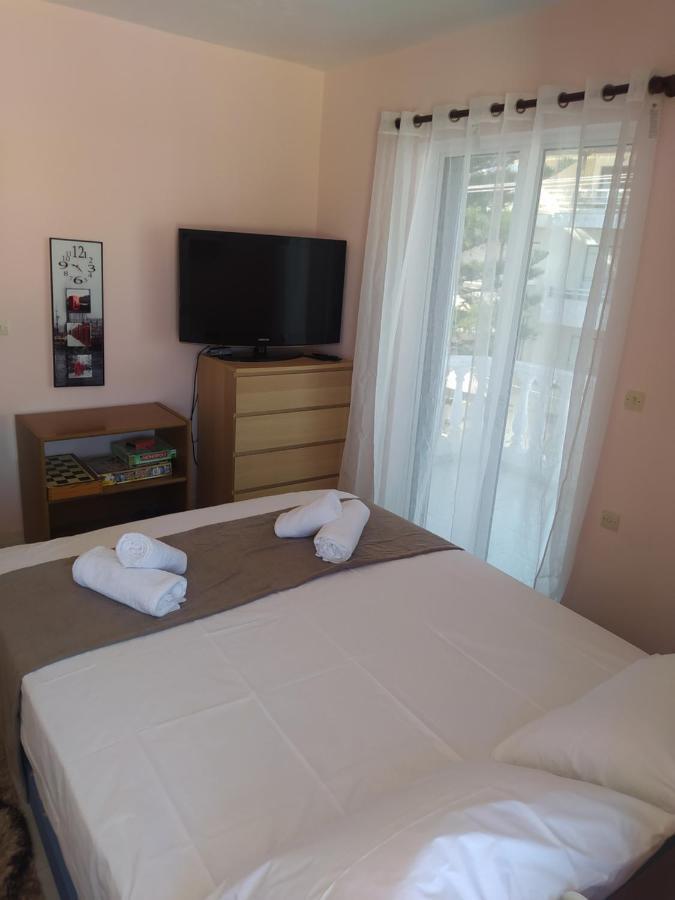 Anestis Apartment Akráta Buitenkant foto