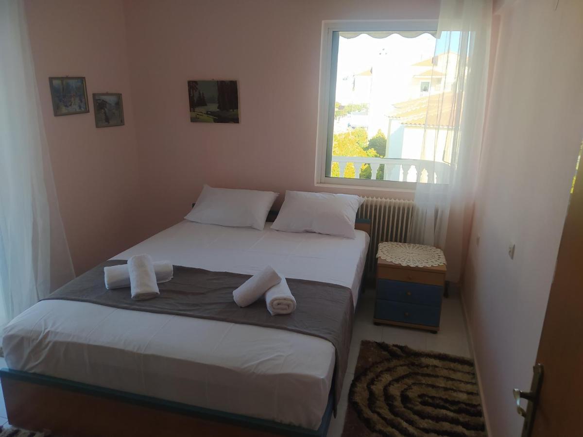 Anestis Apartment Akráta Buitenkant foto